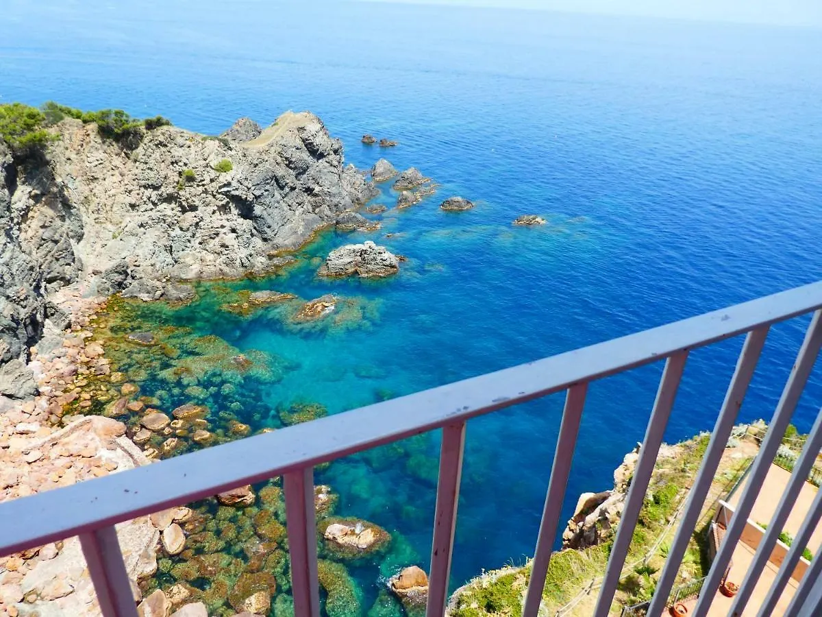 Cap Sa Sal - Sa Roca 2 contacts